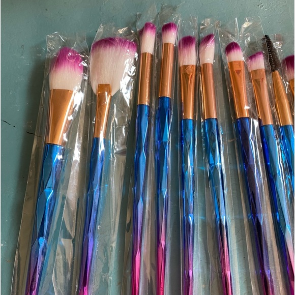PINK AND BLUE 24 PC UNIQUE MAKEUP BRUSHES SET WHITE BRISTLES WITH PINK TIPS BNIB - Picture 5 of 7